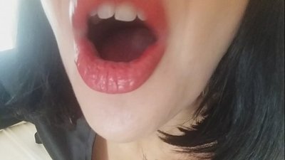 Mas, ibu tirimu ora nglilani kowe sekolah dina iki... Aku butuh kowe banget...